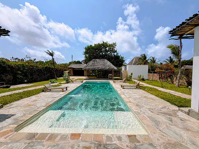 Fragola furnished pool home - listing photo 2